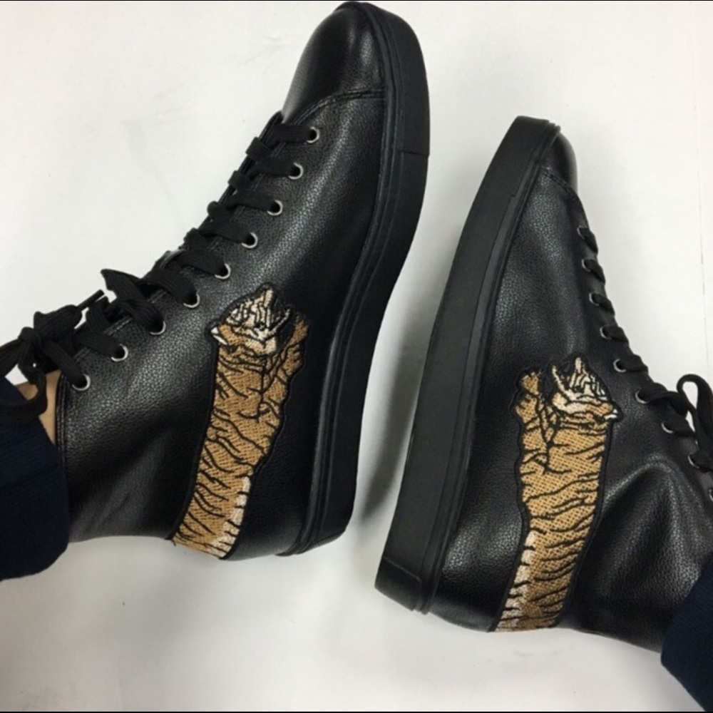 BLACK VEGAN LEATHER SPORTY TIGER SNEAKERS - Picture 4 of 7